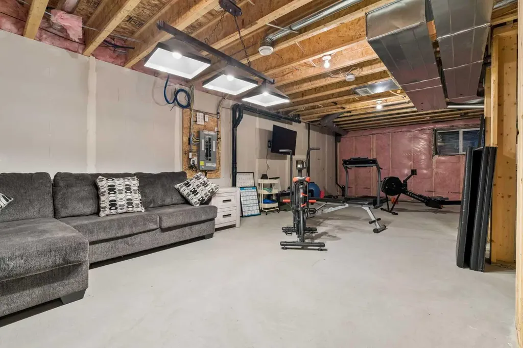 152 South Point Court SW Airdrie AB T4B 4K9