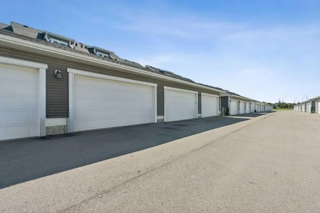152 South Point Court SW Airdrie AB T4B 4K9