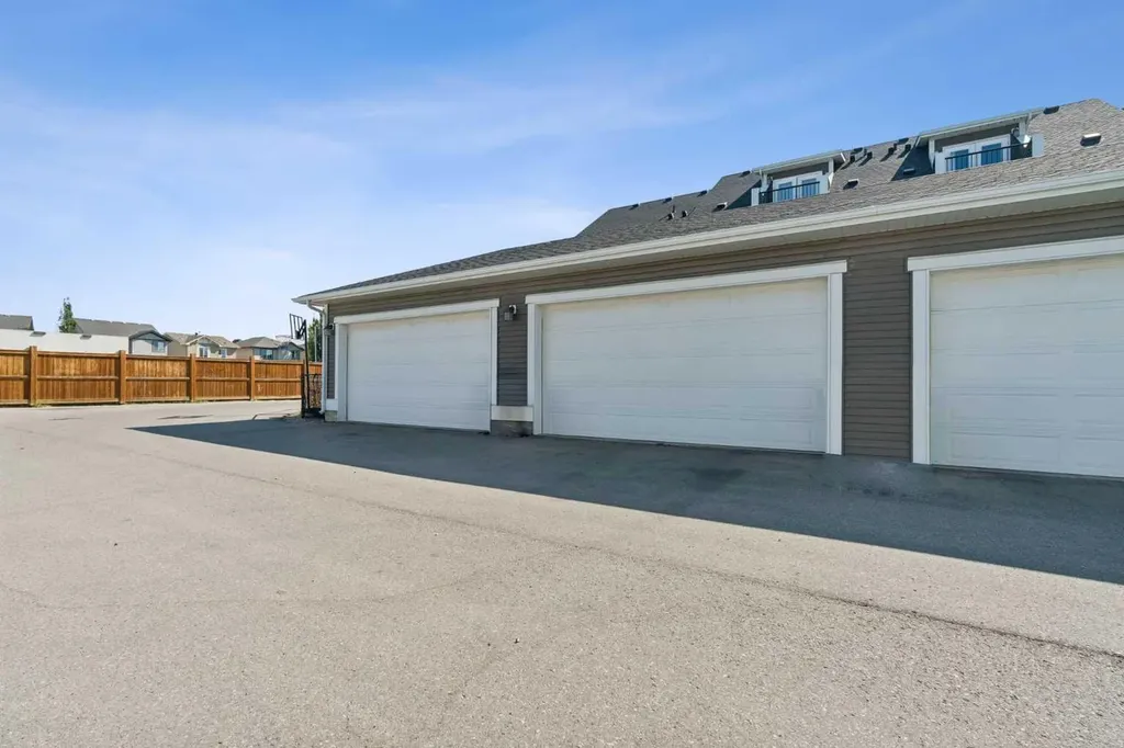 152 South Point Court SW Airdrie AB T4B 4K9