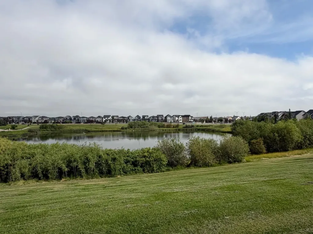 152 South Point Court SW Airdrie AB T4B 4K9