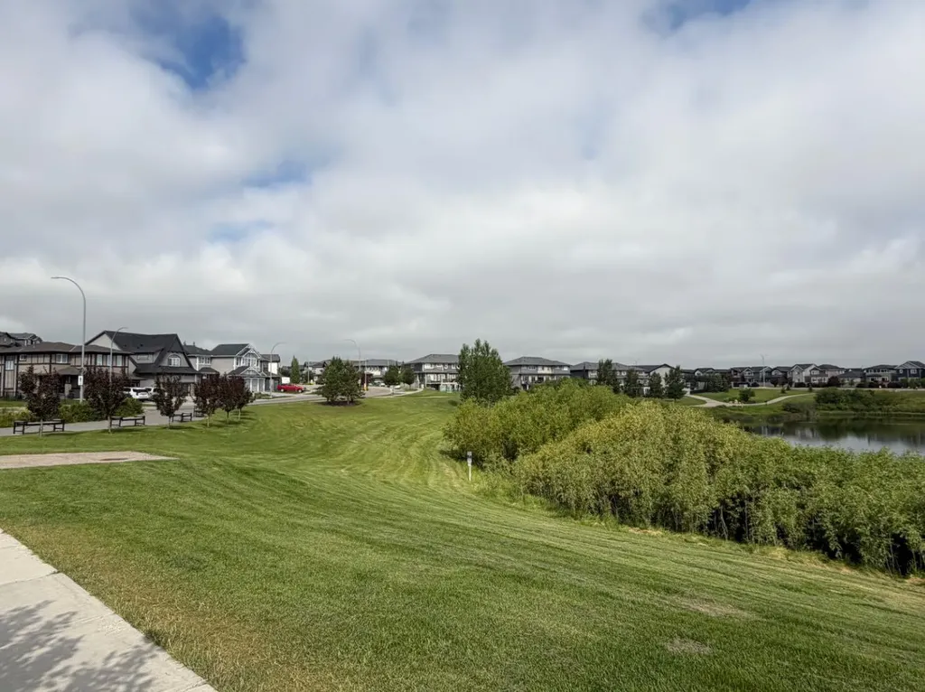 152 South Point Court SW Airdrie AB T4B 4K9