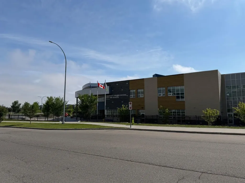 152 South Point Court SW Airdrie AB T4B 4K9