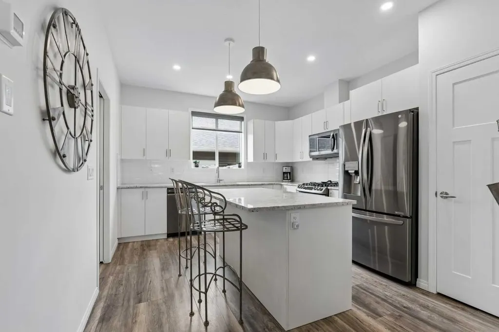 152 South Point Court SW Airdrie AB T4B 4K9