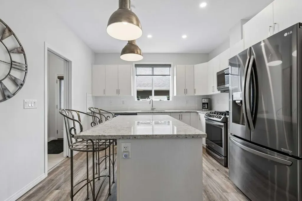 152 South Point Court SW Airdrie AB T4B 4K9