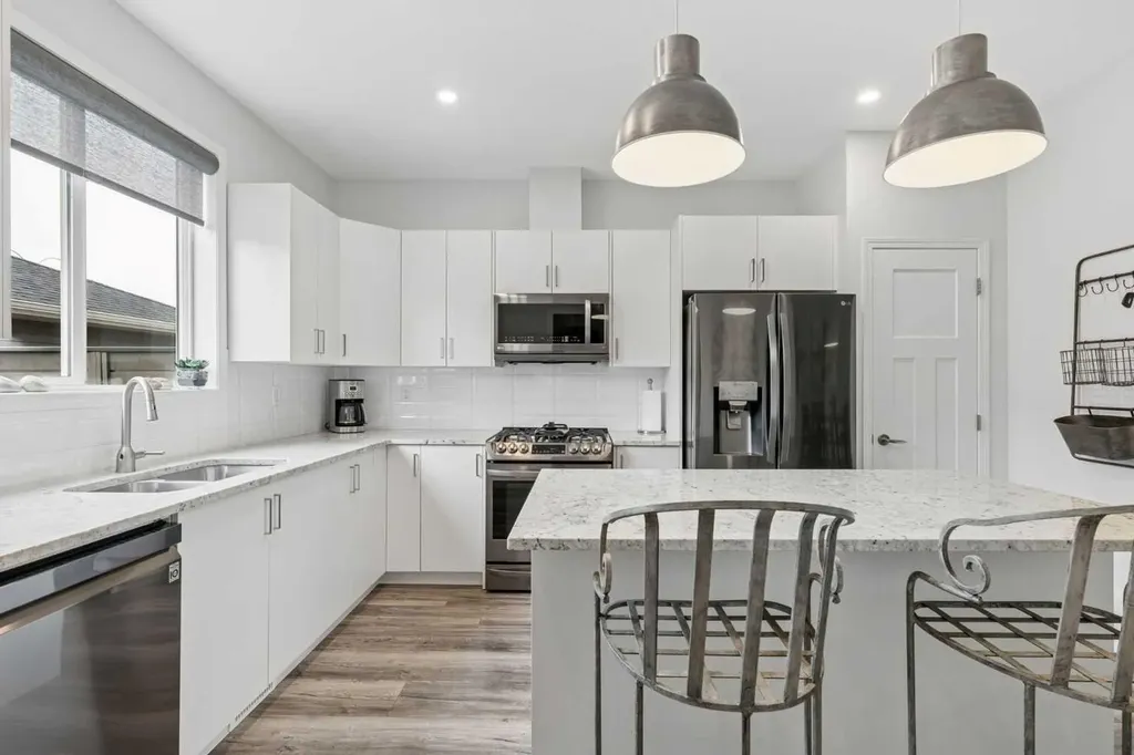 152 South Point Court SW Airdrie AB T4B 4K9