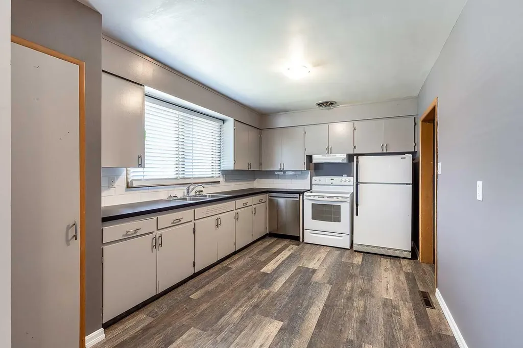 549 2 Street NW Medicine Hat AB T1A 6K2