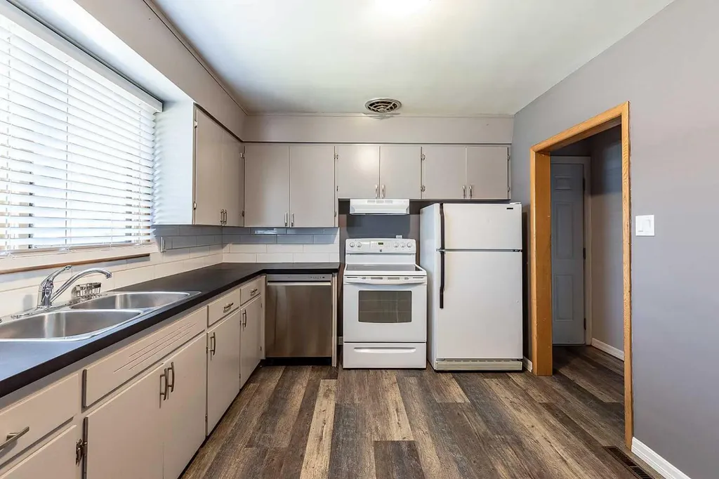 549 2 Street NW Medicine Hat AB T1A 6K2