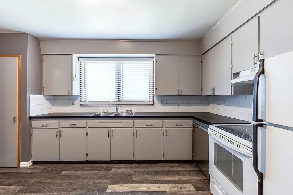 549 2 Street NW Medicine Hat AB T1A 6K2