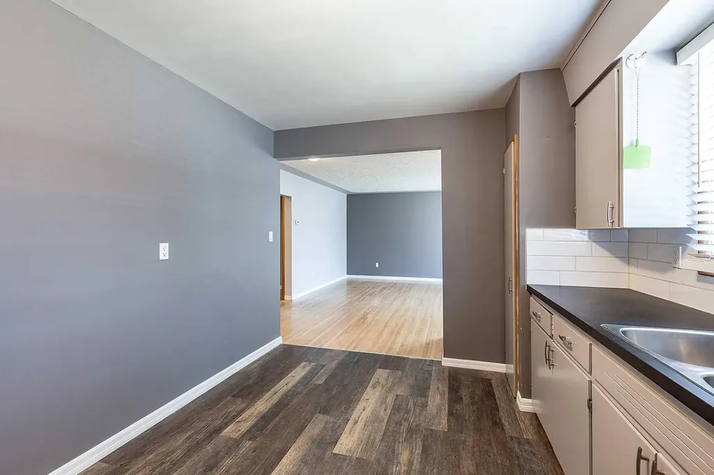 549 2 Street NW Medicine Hat AB T1A 6K2