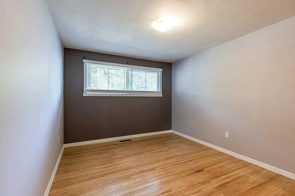 549 2 Street NW Medicine Hat AB T1A 6K2