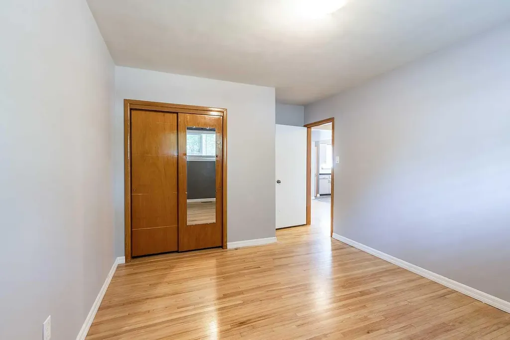 549 2 Street NW Medicine Hat AB T1A 6K2