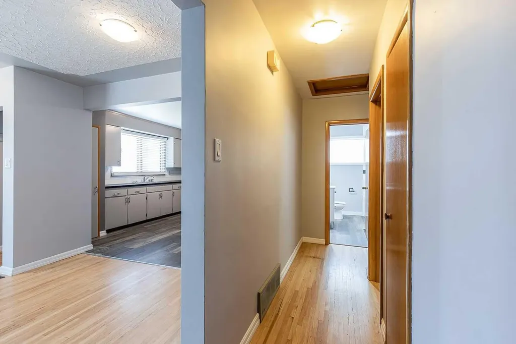 549 2 Street NW Medicine Hat AB T1A 6K2