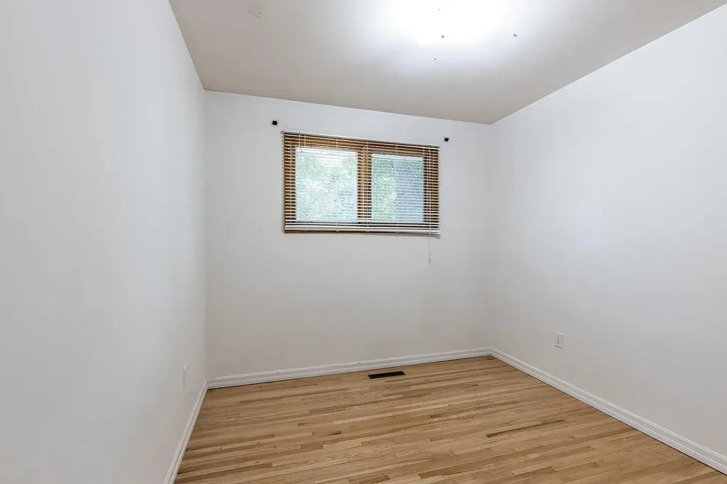549 2 Street NW Medicine Hat AB T1A 6K2