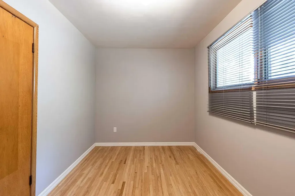 549 2 Street NW Medicine Hat AB T1A 6K2