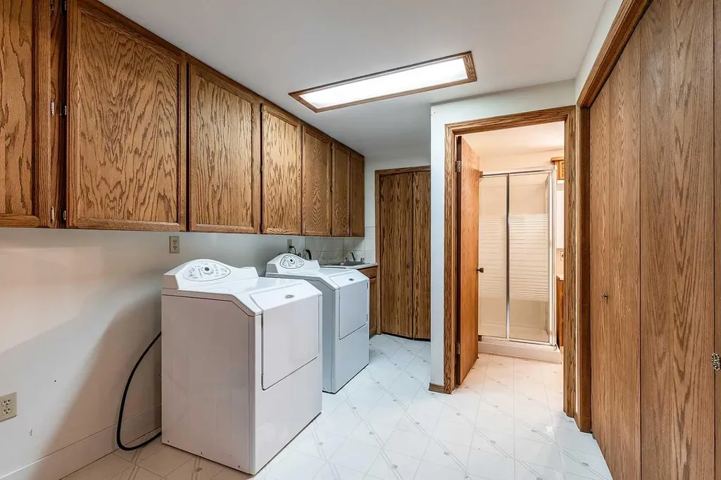 549 2 Street NW Medicine Hat AB T1A 6K2