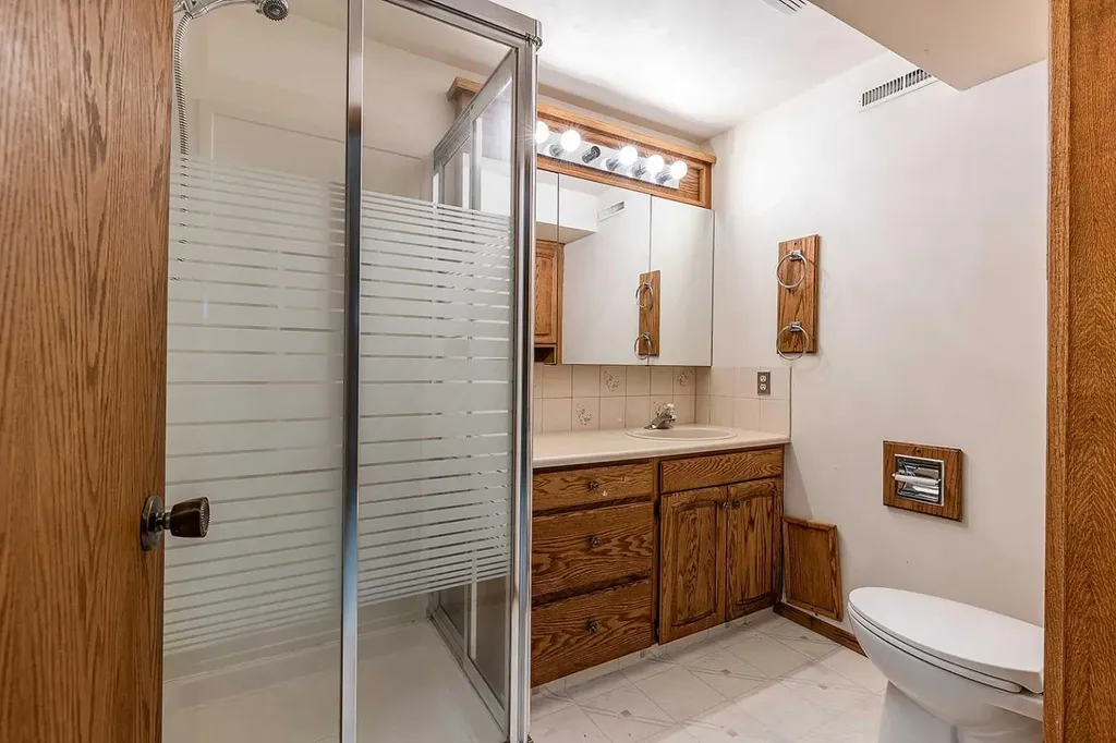 549 2 Street NW Medicine Hat AB T1A 6K2