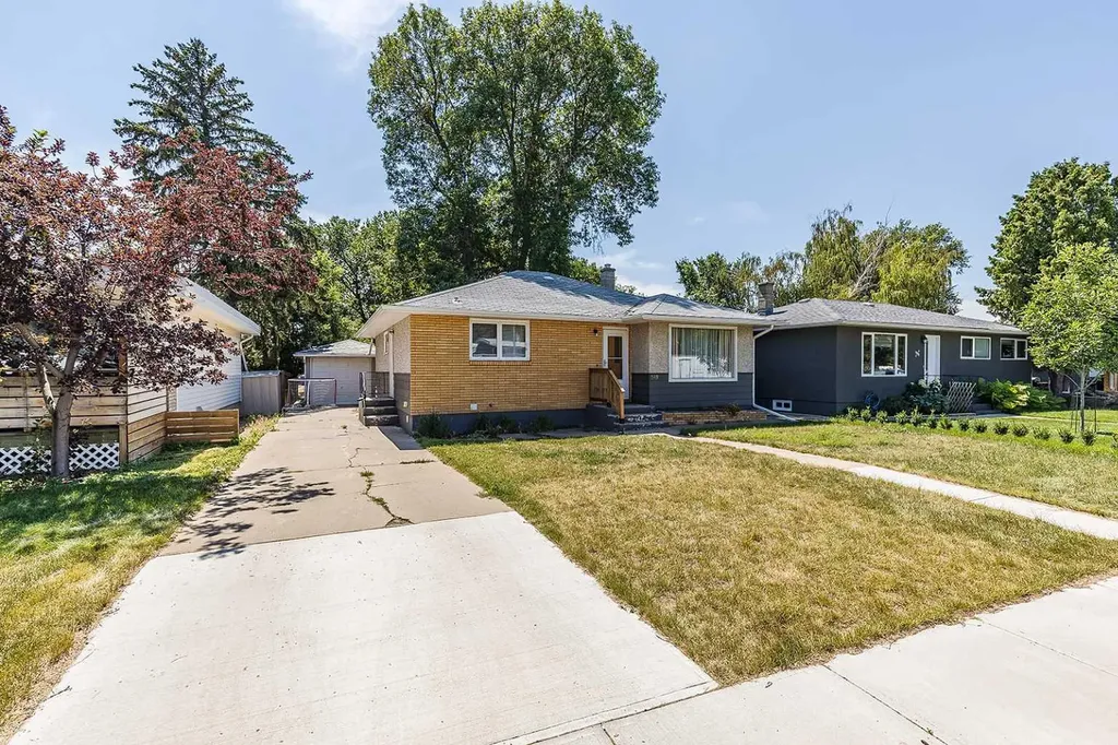 549 2 Street NW Medicine Hat AB T1A 6K2