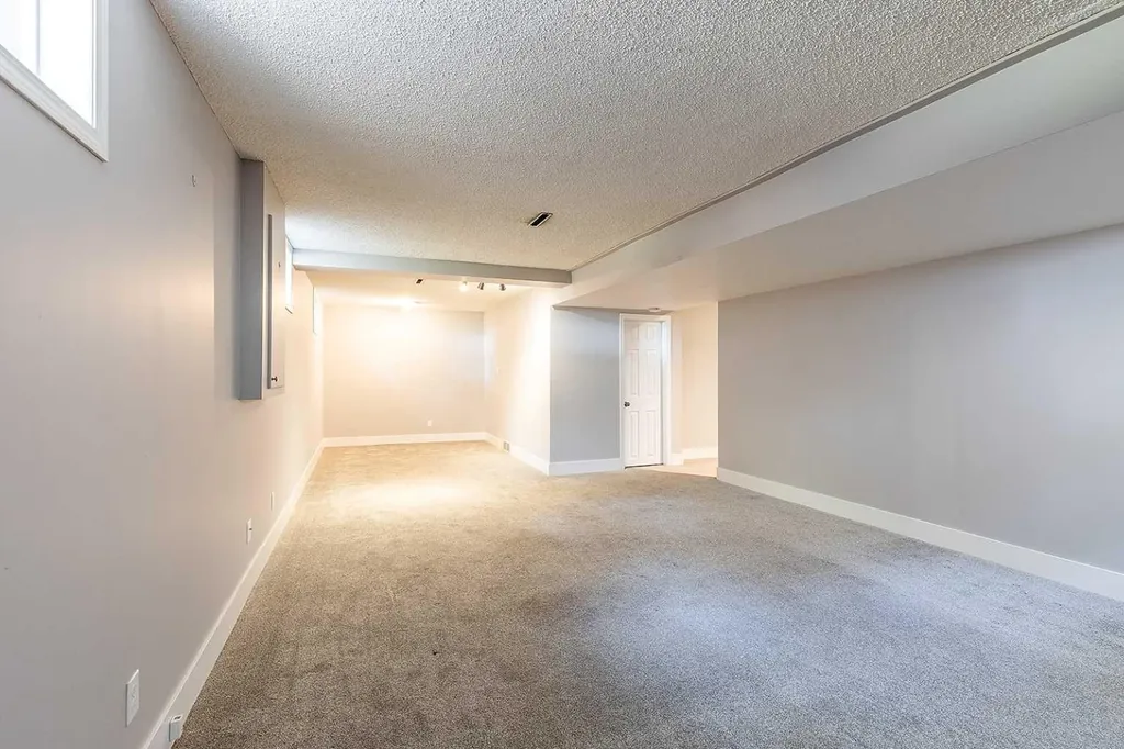 549 2 Street NW Medicine Hat AB T1A 6K2