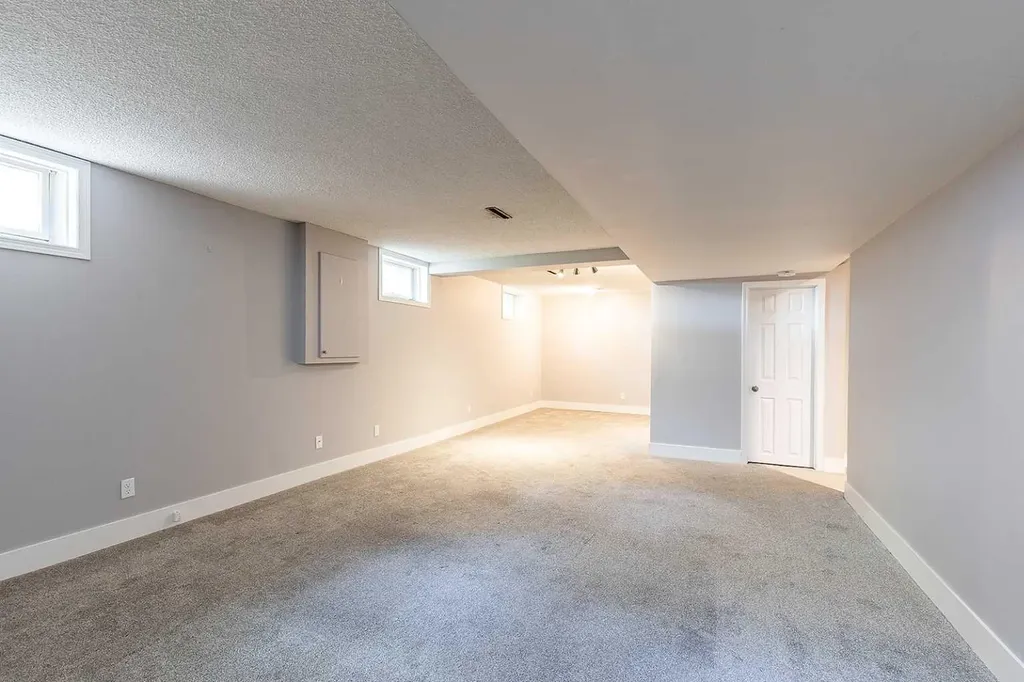 549 2 Street NW Medicine Hat AB T1A 6K2