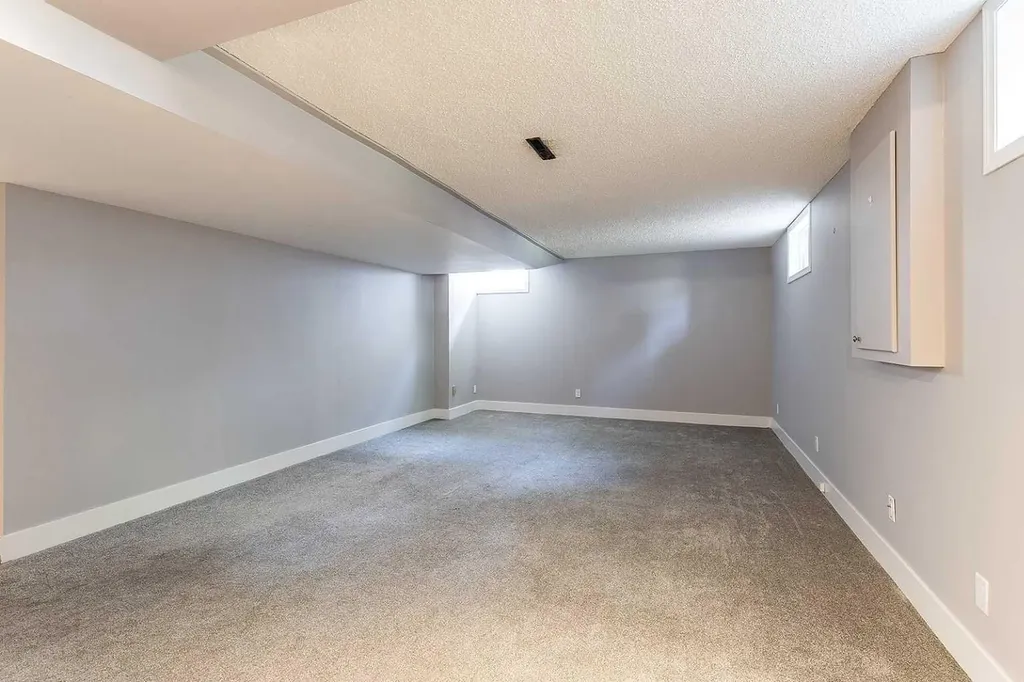 549 2 Street NW Medicine Hat AB T1A 6K2