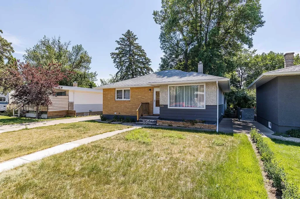 549 2 Street NW Medicine Hat AB T1A 6K2