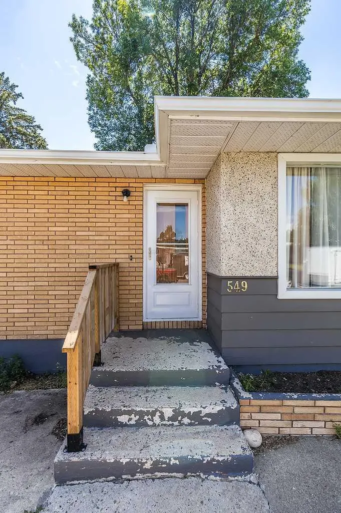 549 2 Street NW Medicine Hat AB T1A 6K2