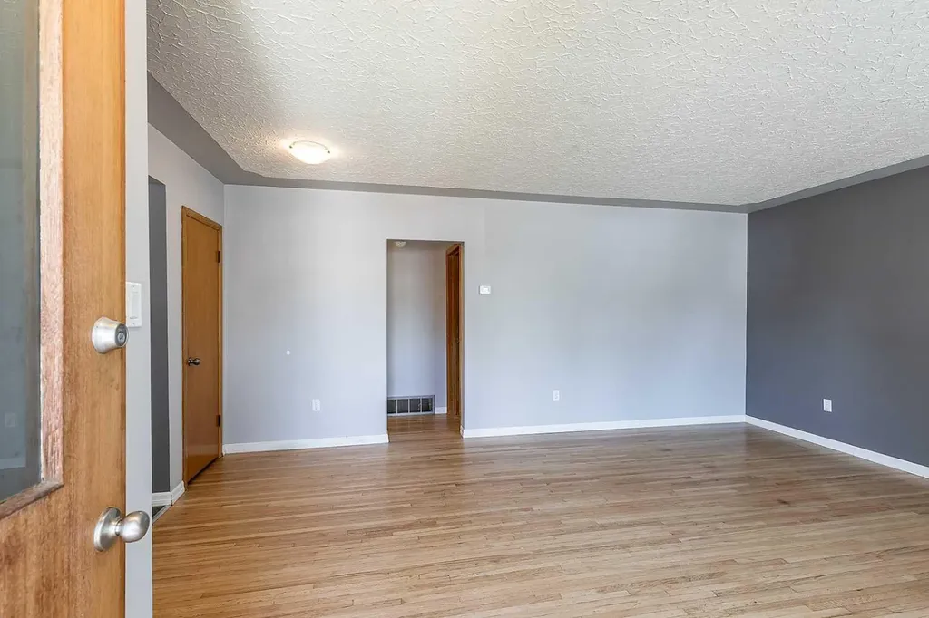 549 2 Street NW Medicine Hat AB T1A 6K2