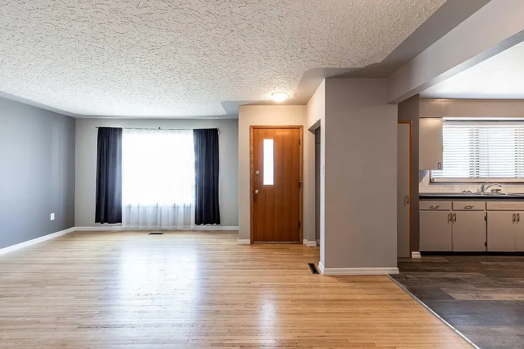 549 2 Street NW Medicine Hat AB T1A 6K2