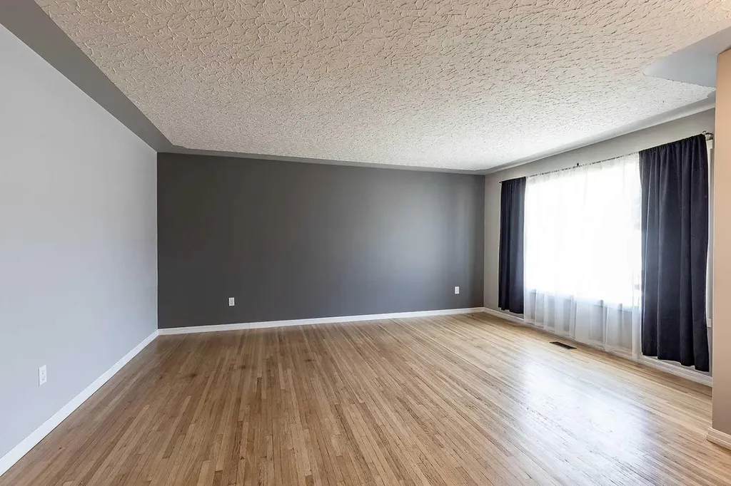 549 2 Street NW Medicine Hat AB T1A 6K2