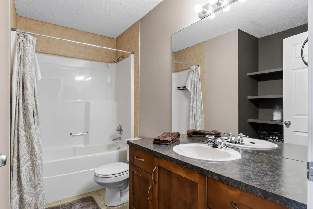 222 West Creek Mews Chestermere AB T1X1S1