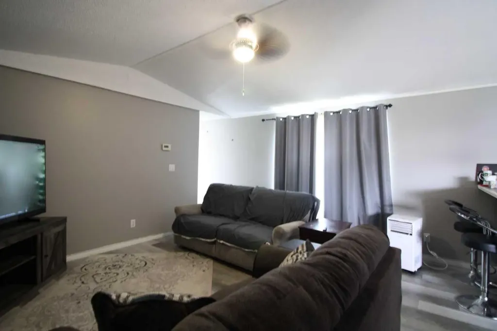 10204 112 Avenue High Level AB T0H 1Z0