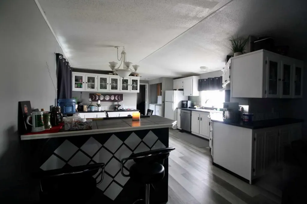 10204 112 Avenue High Level AB T0H 1Z0