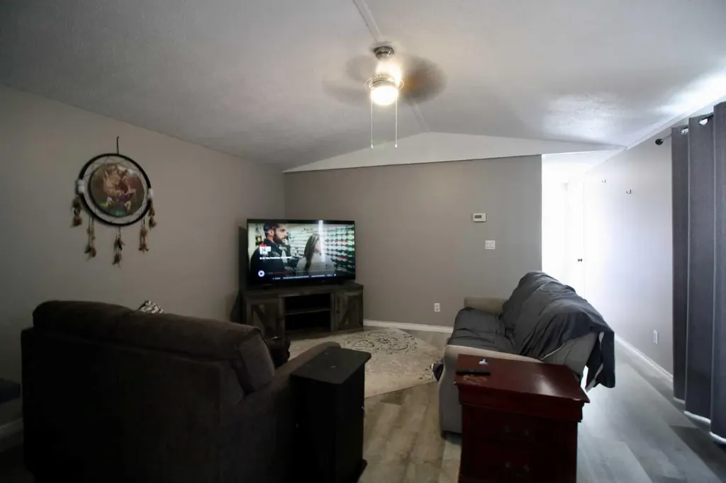10204 112 Avenue High Level AB T0H 1Z0