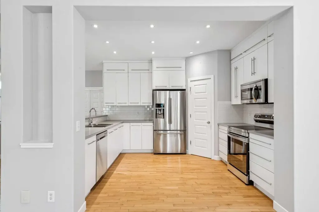 134 Aspen Stone Grove SW Calgary AB T3H 0H4