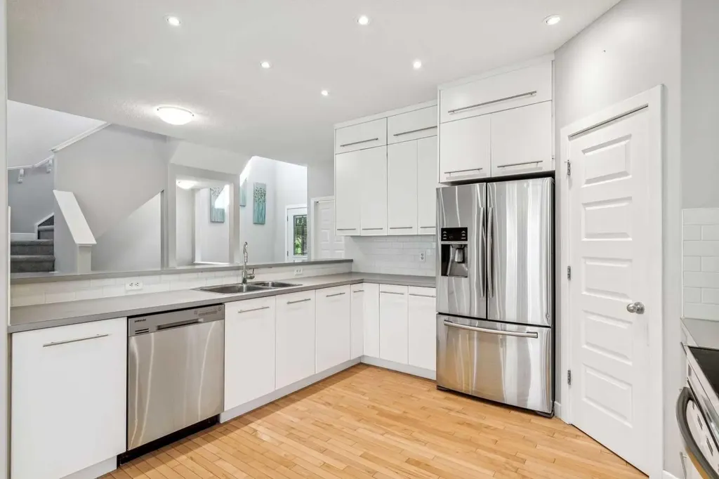 134 Aspen Stone Grove SW Calgary AB T3H 0H4