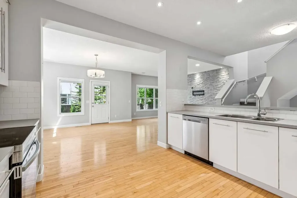 134 Aspen Stone Grove SW Calgary AB T3H 0H4