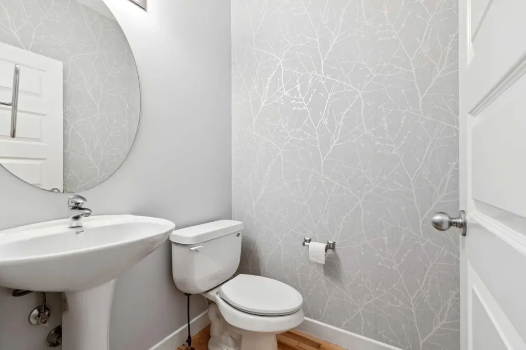 134 Aspen Stone Grove SW Calgary AB T3H 0H4