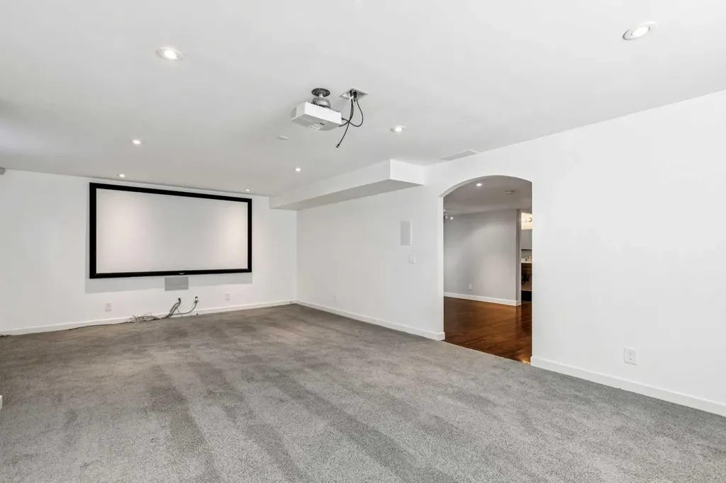 134 Aspen Stone Grove SW Calgary AB T3H 0H4