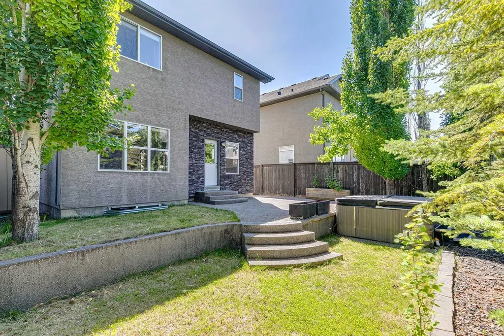 134 Aspen Stone Grove SW Calgary AB T3H 0H4