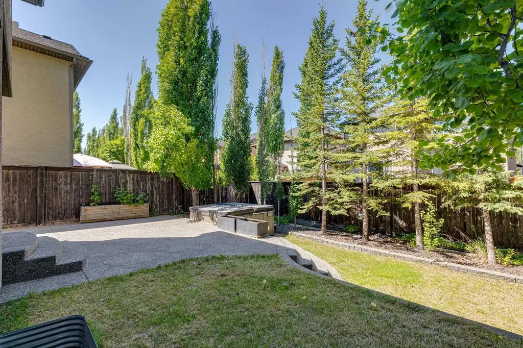 134 Aspen Stone Grove SW Calgary AB T3H 0H4