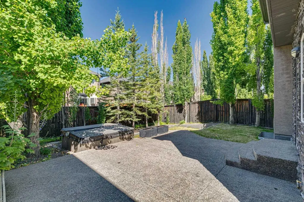 134 Aspen Stone Grove SW Calgary AB T3H 0H4