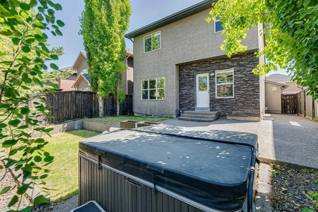 134 Aspen Stone Grove SW Calgary AB T3H 0H4
