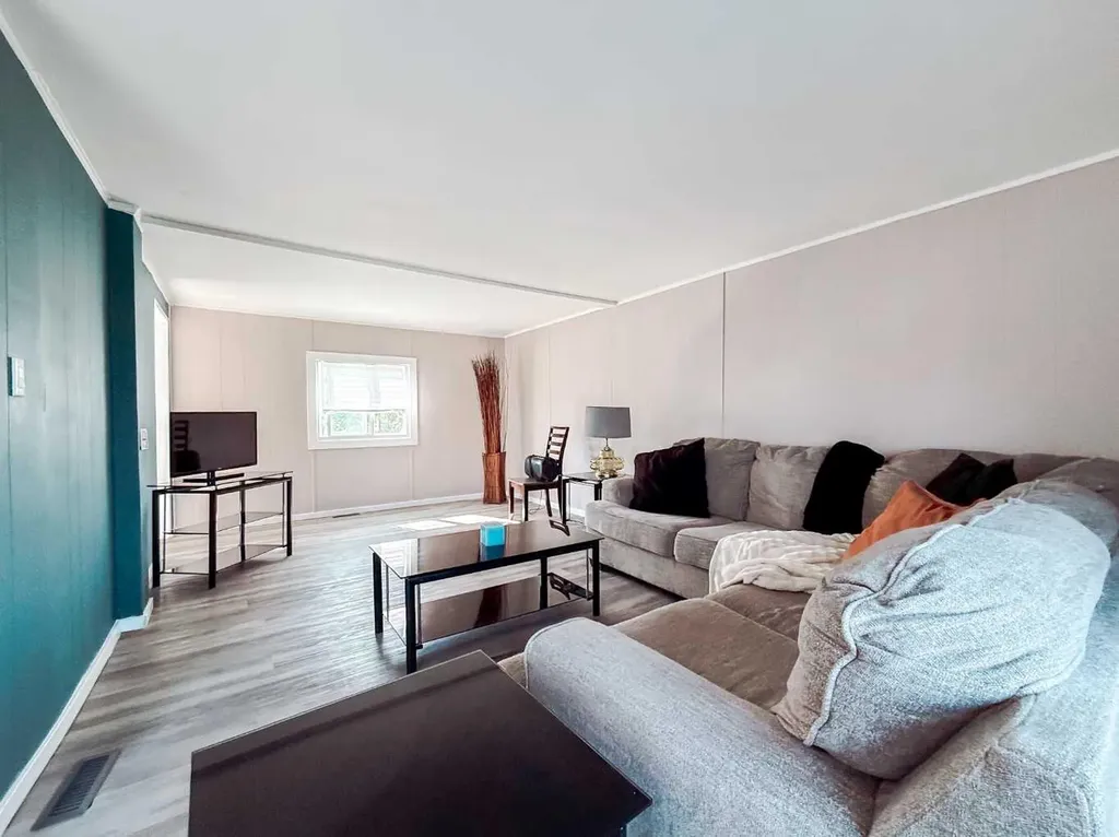 4540 48 Street Rycroft AB T0H 3A0