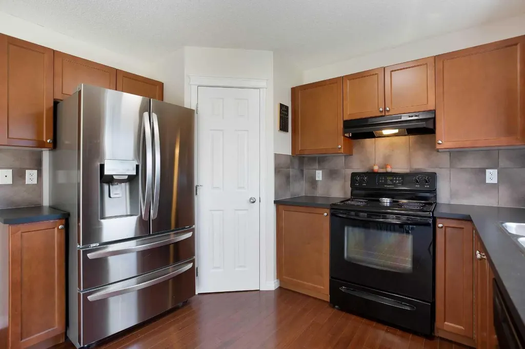 283 Evansdale Way NW Calgary AB T3P0C2