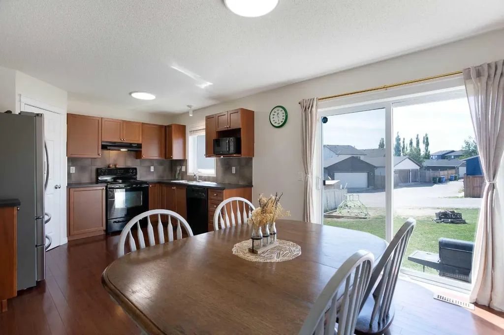 283 Evansdale Way NW Calgary AB T3P0C2