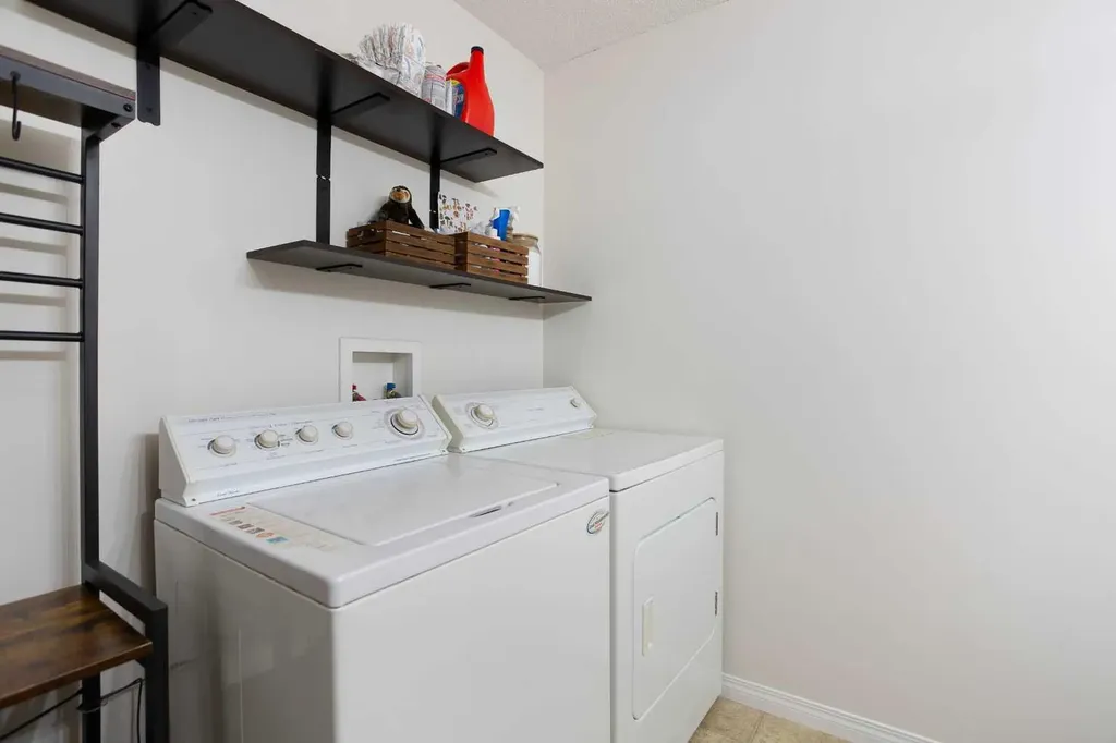283 Evansdale Way NW Calgary AB T3P0C2