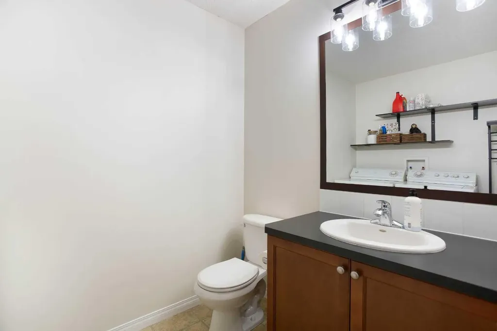 283 Evansdale Way NW Calgary AB T3P0C2