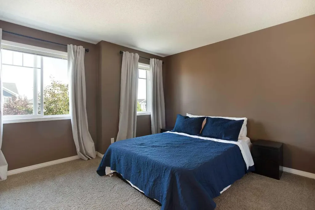 283 Evansdale Way NW Calgary AB T3P0C2