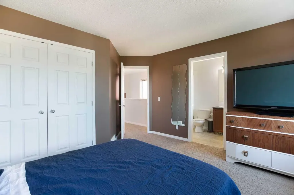 283 Evansdale Way NW Calgary AB T3P0C2
