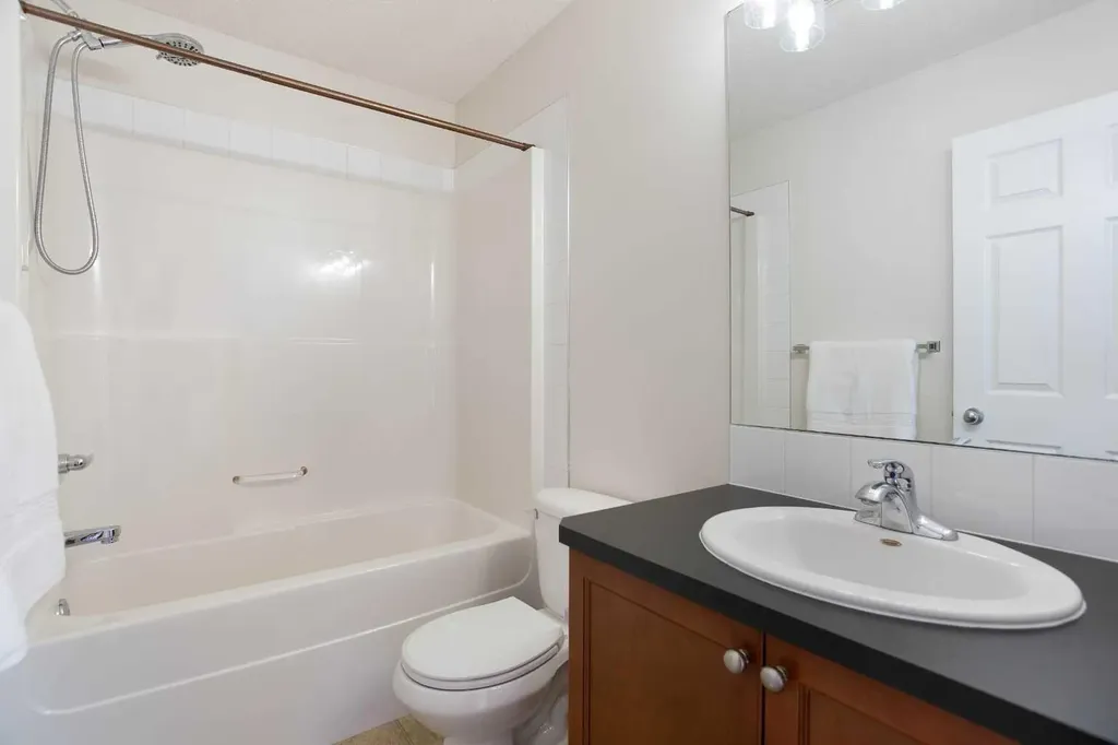 283 Evansdale Way NW Calgary AB T3P0C2